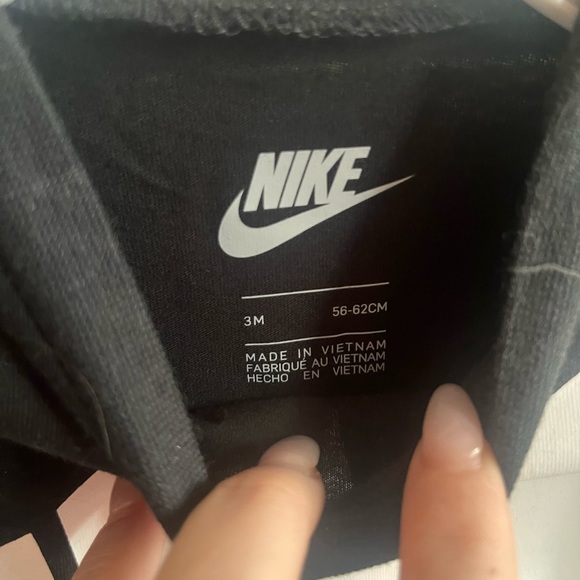 3 month old Nike jumpsuit - Picture 4 of 4